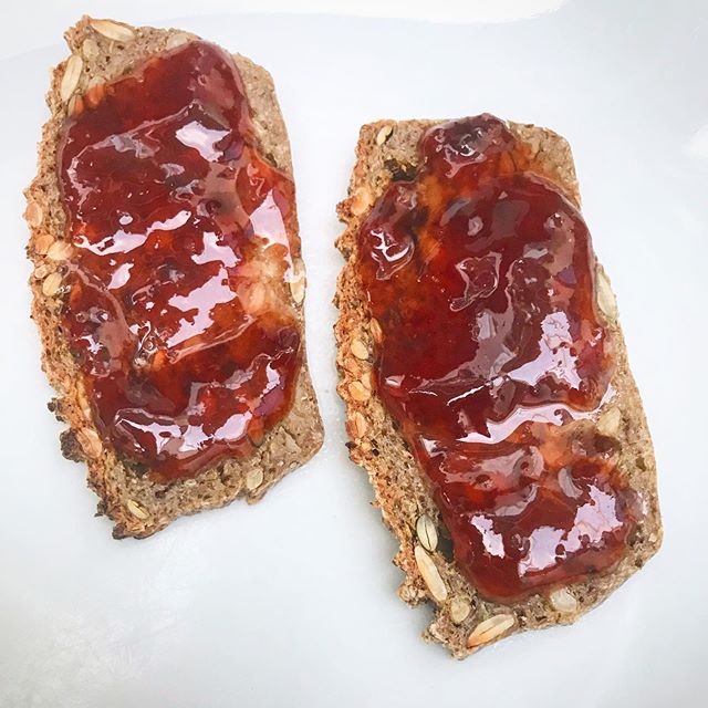 Hot strawberry jam toasties 🍞🍓little bites of comfort for a little girl 👧🥰with a tummy ache running 🏃&zwj;♀️ late for school 🏫 🌟🌈 #breakfastforchampions #healthybread #toast #glutenfree #grainfree #madefromseeds
