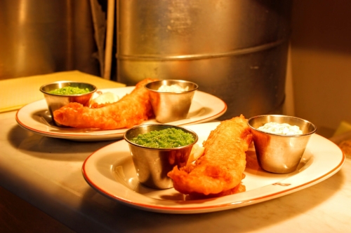 At t he seafood restaurant Super Miss Sue we had fresh cod with crushed peas and tartare sauce from their chipper, Cervi. Perfect fish and chips, fresh fish, a light batter, tangy tartare and homemade chips.