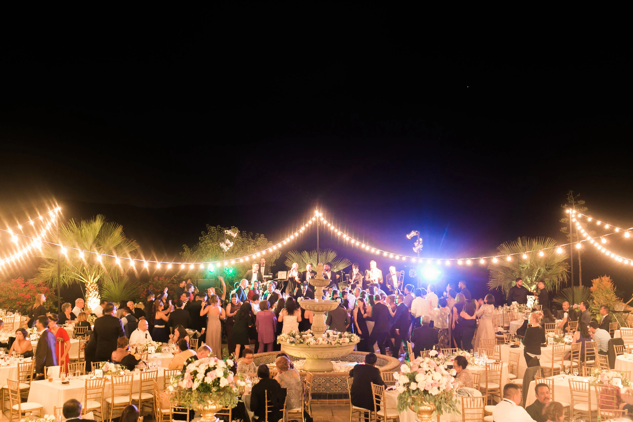  skyboxeventproductions.com | Hummingbird Nest Ranch Wedding | Southern California Wedding Planner and Designer | Skybox Event Productions | Nicole Chow Photography 