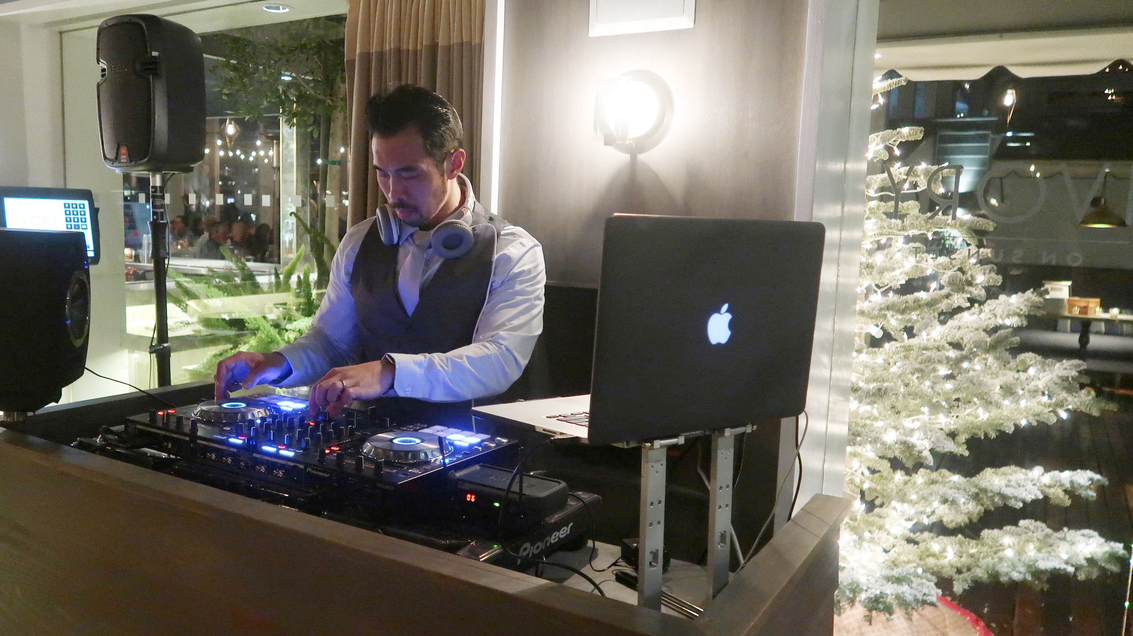  skyboxeventproductions.com | Hollywood Party | Skybox Event Productions | Southern California Private Event Design and Planning | Ivory on Sunset | Holiday Party 