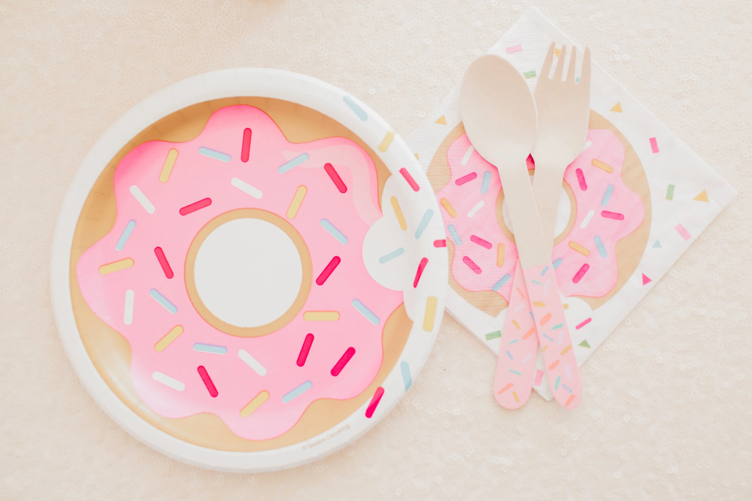  skyboxeventproductions.com | Donut Party Inspiration | Simply Adri Photography | Skybox Event Productions | Los Angeles Event Planning and Design | Oh Shiny Paper 