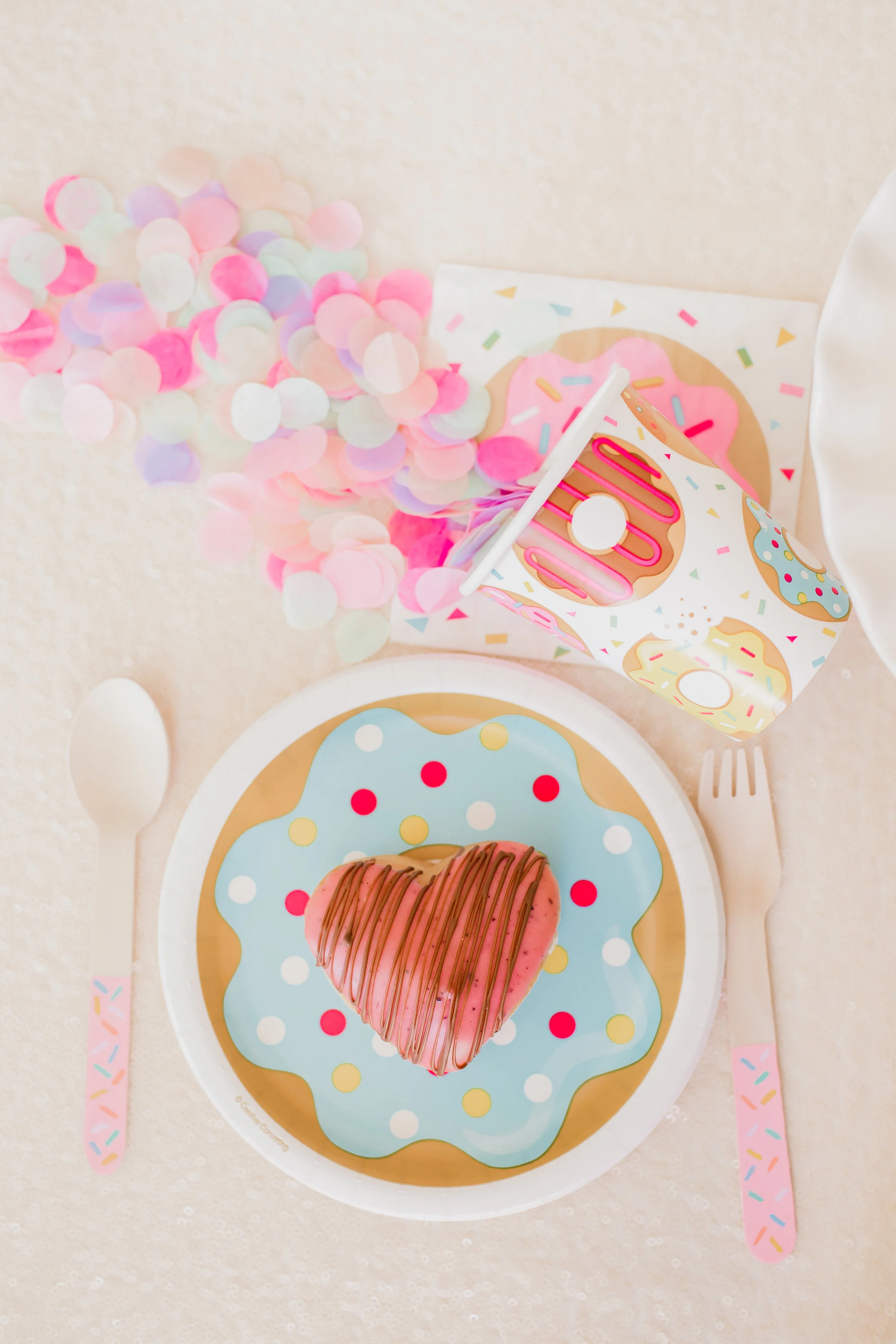  skyboxeventproductions.com | Donut Party Inspiration | Simply Adri Photography | Skybox Event Productions | Los Angeles Event Planning and Design | Oh Shiny Paper 