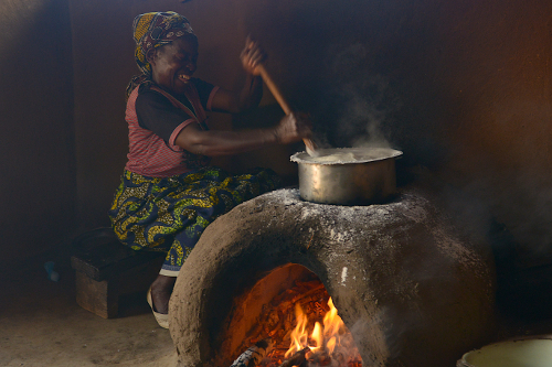 参观马拉维的Luwawa烹饪村