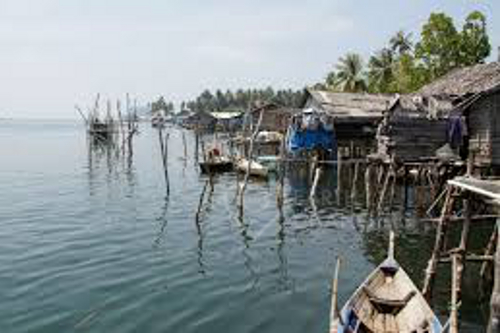 Nikoi岛附近的Orang Laut传统社区
