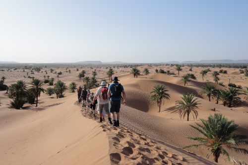 在撒哈拉沙漠徒步旅行的慈善挑战。我爱这不可思议的旅行&马拉喀什!＂data-load=