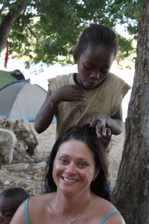 马达加斯加的女孩喜欢把我的长直发编成辫子!＂data-load=