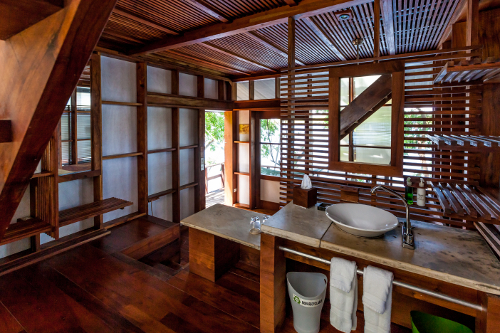 Jicaro Island Ecolodge Casita bathroom