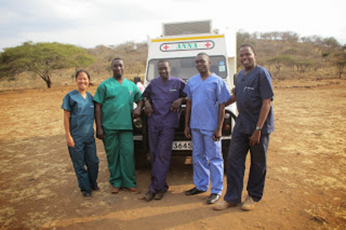 肯尼亚MWCT捐赠了救护车&医务人员