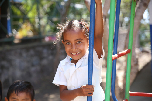 Jicaro Island Ecolodge sponsor daily milk for school children's health 