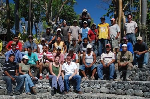 尼加拉瓜Jicaro岛生态屋——主人Karen带着建筑团队和狗!