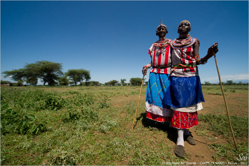 Maasaï肯尼亚坎皮亚坎齐村的妇女