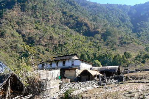 尼泊尔-虎-山-博卡拉-小屋-区域-农庄- 500 x333.jpg