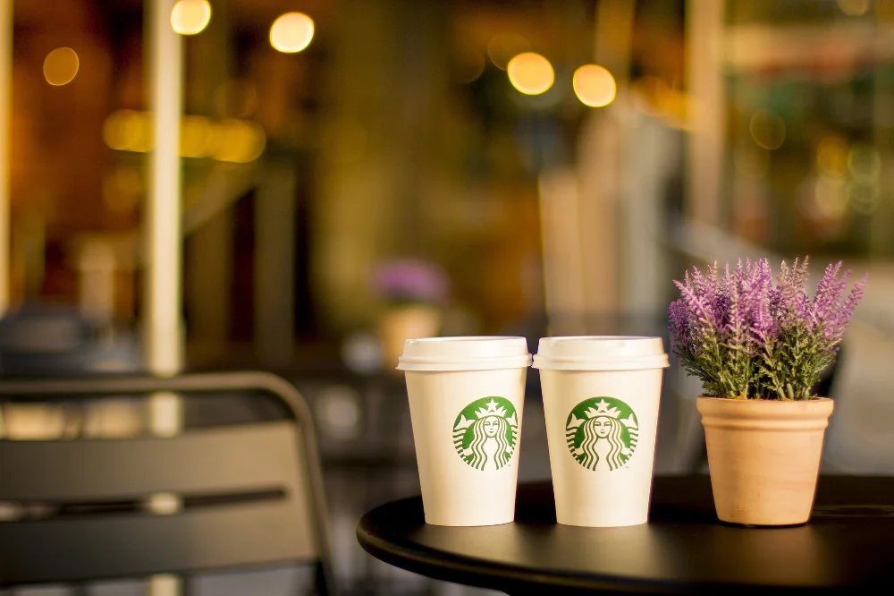 starbucks-coffee-1281880_1920-1000x666.jpg
