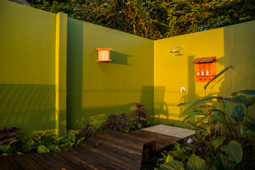  Shower outdoors in total privacy  