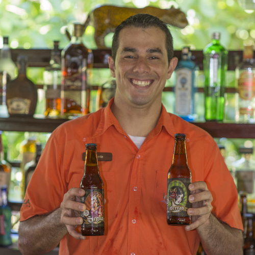 Lapa-Rios-Costa-Rica-barman-beers-500x500.jpg