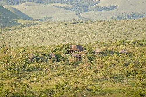Campi ya Kanzi坐落在Chyulu山上