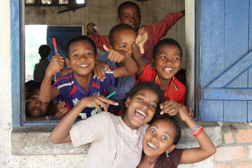 马达加斯加的孩子们在上学