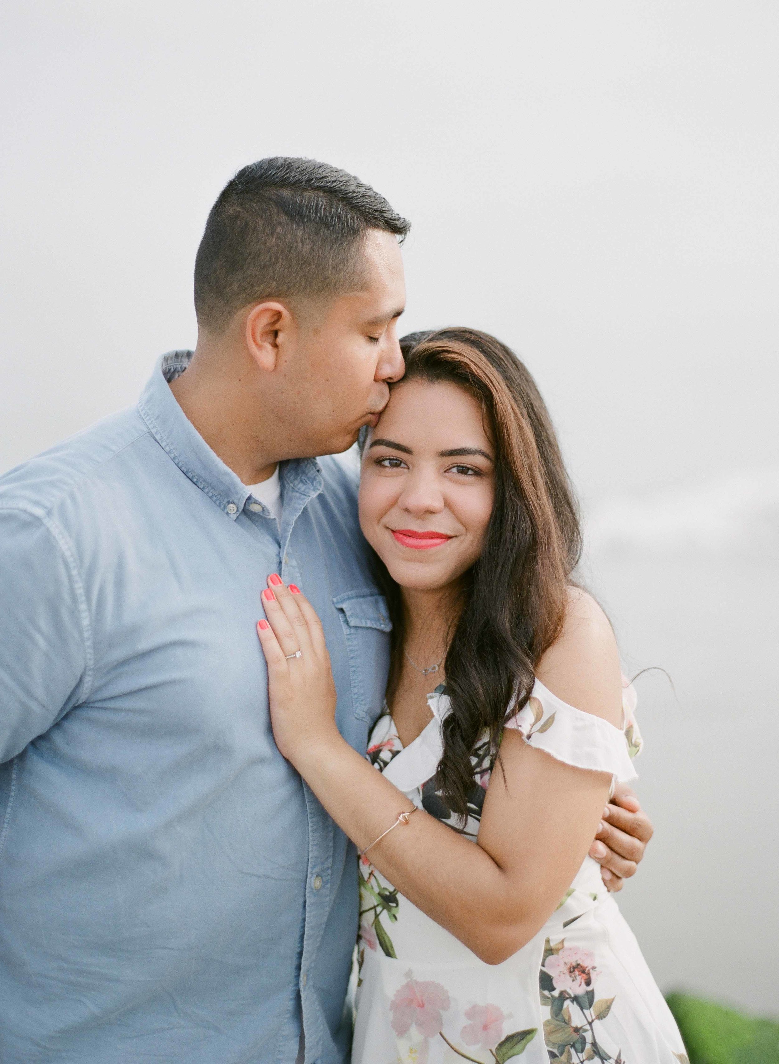 06_coney-island-beautiful-engagement-session.jpg