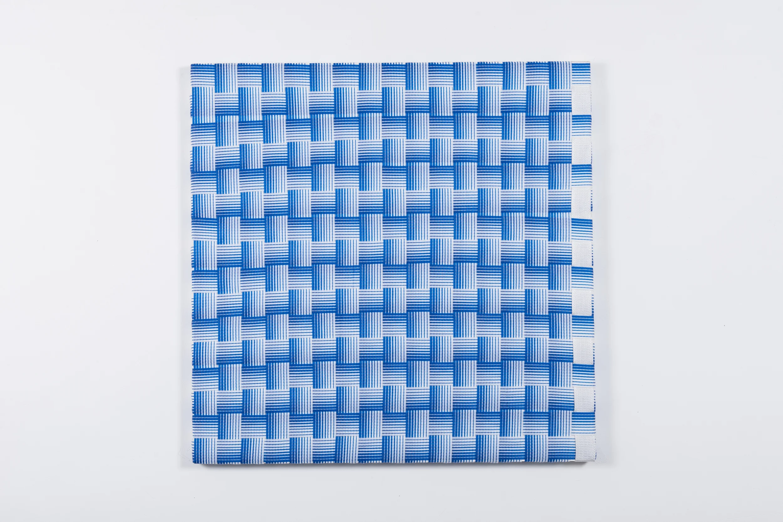 Tramas, 2016, faixas de nylon, 100 x 100 cm