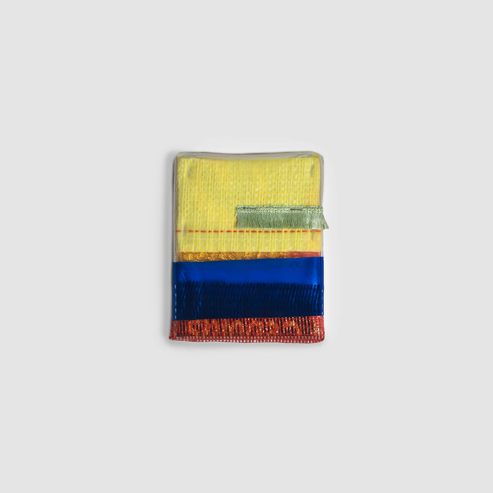 Mano Penalva_ID0254_sem titulo_serie origem_2016_rafia, plastico, algodao e metal_17x14cm.jpg