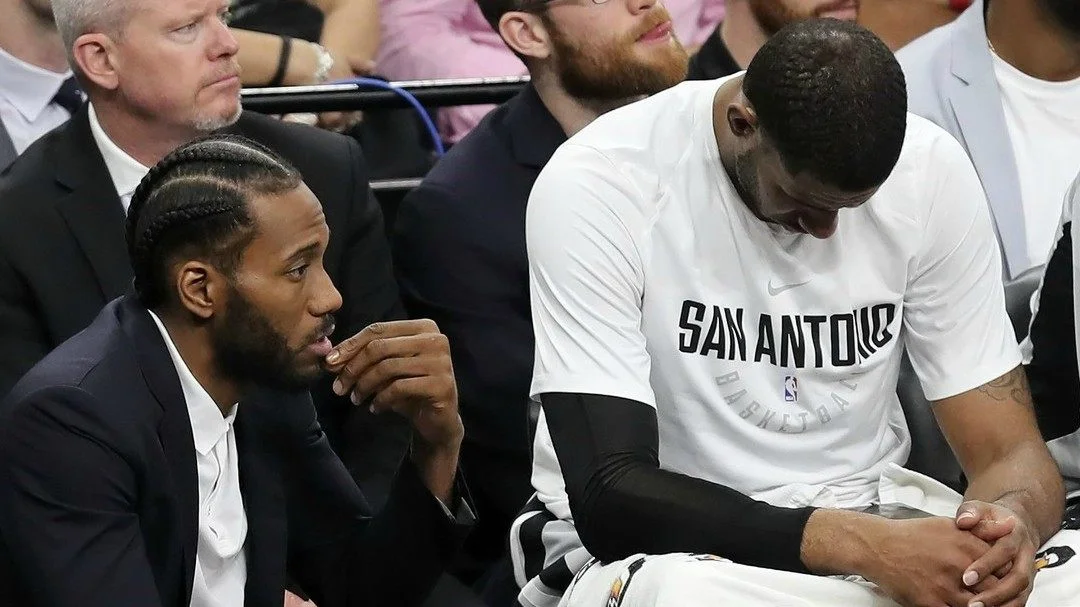 BKN%20Spurs%20forward%20Kawhi%20Leonard%20and%20LaMarcus%20Aldridge%20on%20the%20bench_1521659465416.jpg_13670664_ver1.0.jpg
