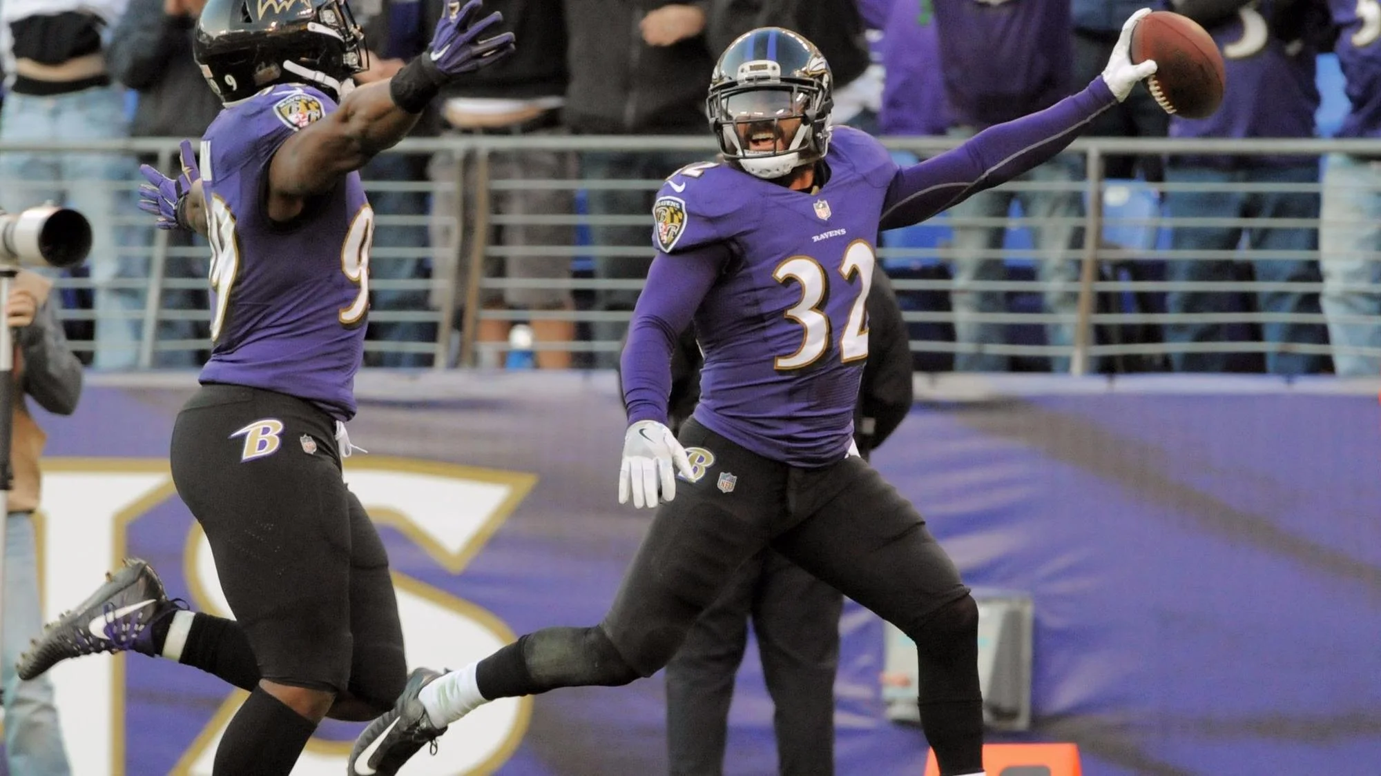 bs-sp-ravens-eric-weddle-first-afc-defensive-player-of-week-20171206.jpg