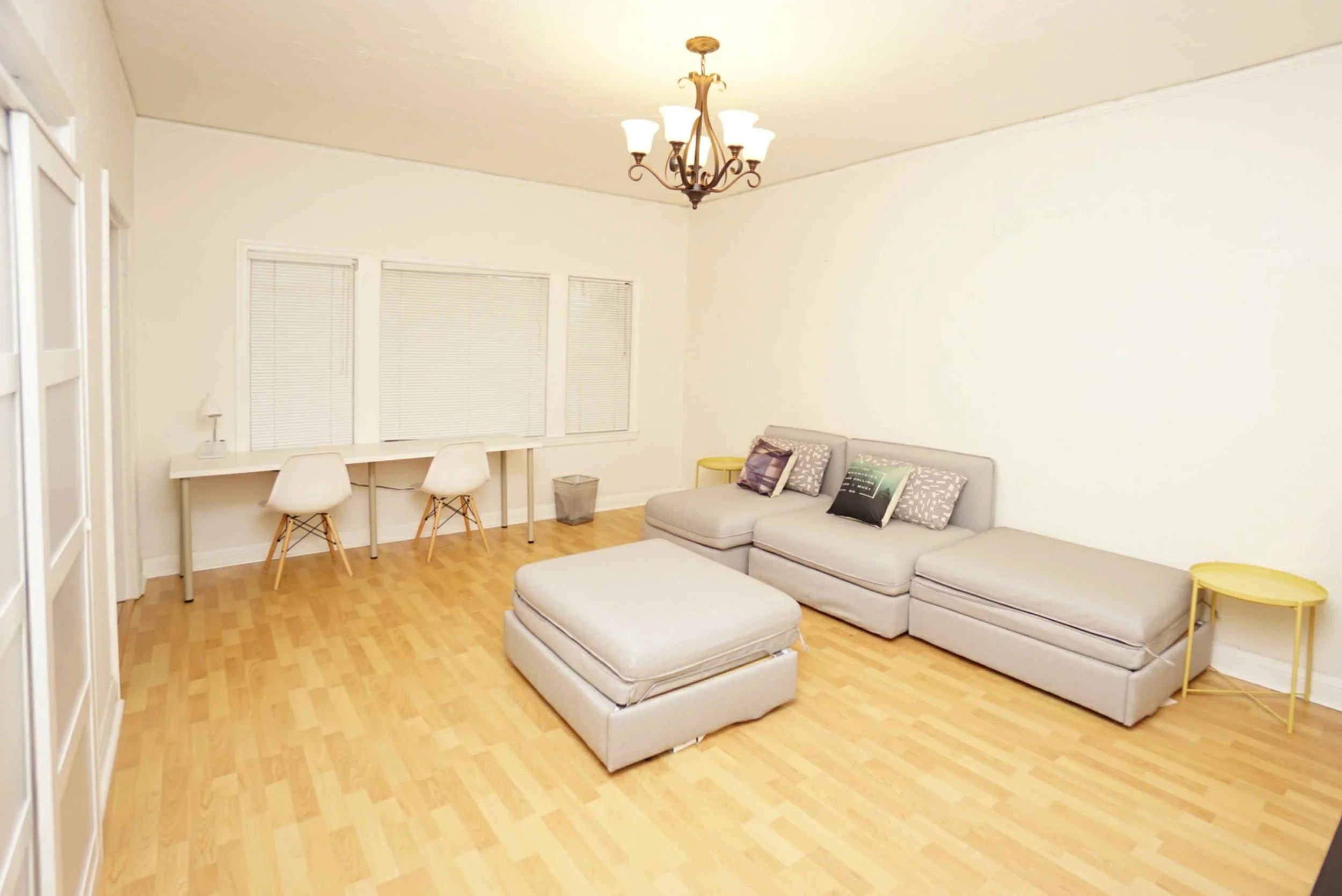 Optional Layout: Living Room No Bed