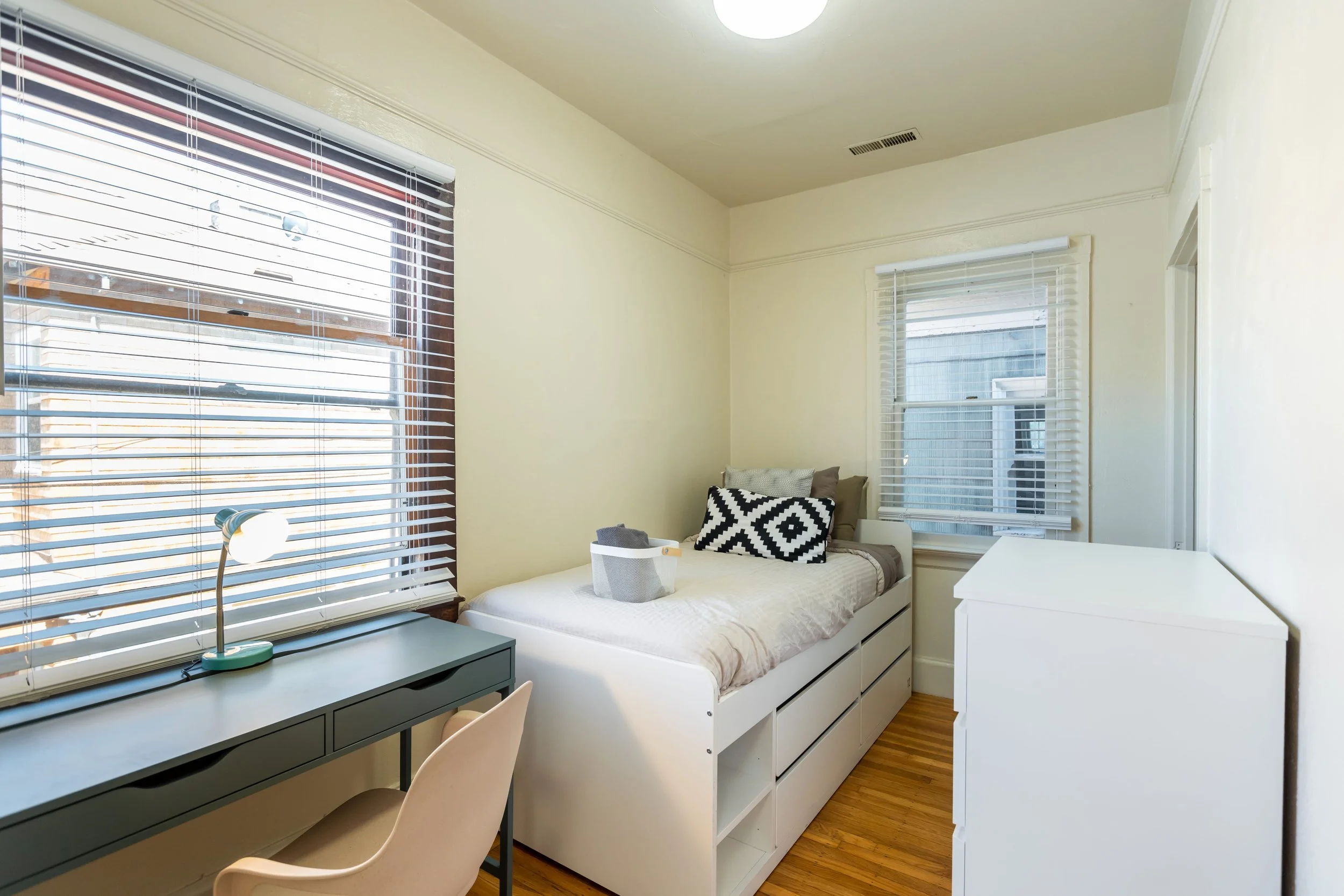 Ellsworth 4 - Single