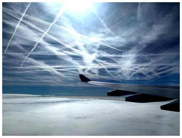 Au revoir, Paris. #airplanes #contrails