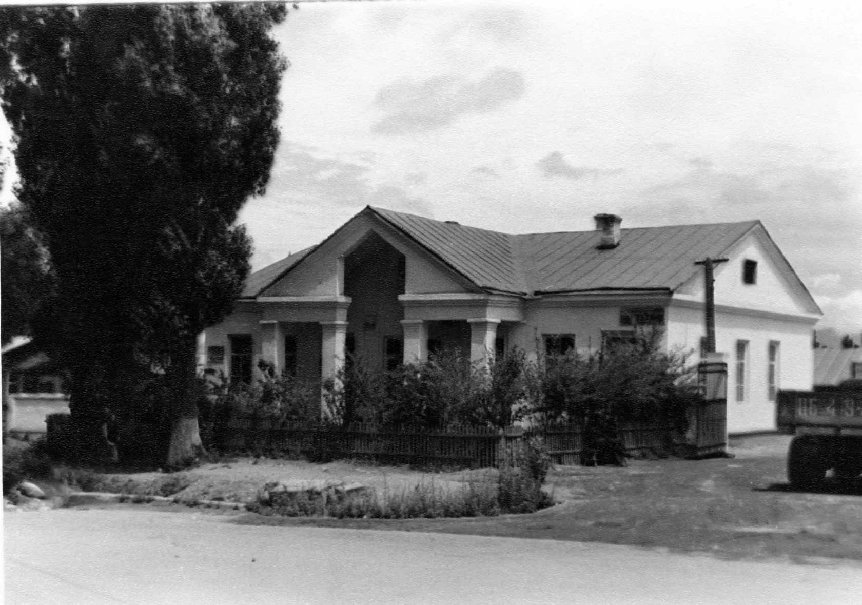 The building of the inter-district base on the 50 years of Kyrgyz Republic street (now Kydyr Ake street)