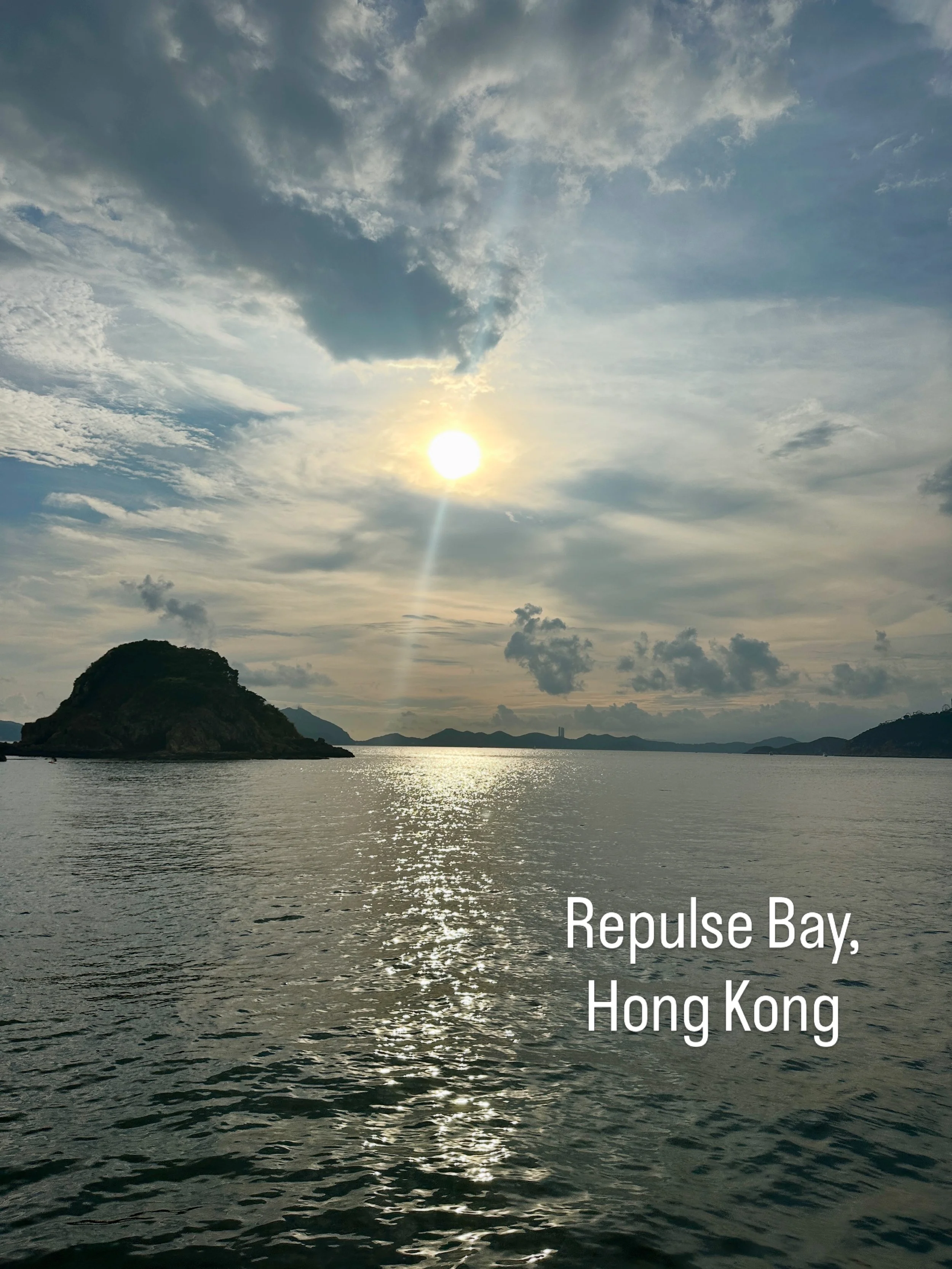 Stunning scenery in Repulse Bay, Hong Kong. Hong Kong is not just rammed with terrific restaurants but also many magnificent places to explore. 

#repulsebay #beautifulscenery_nature #hktravelblogger #yippielovesfood #explorehongkong 

Explorehongkon