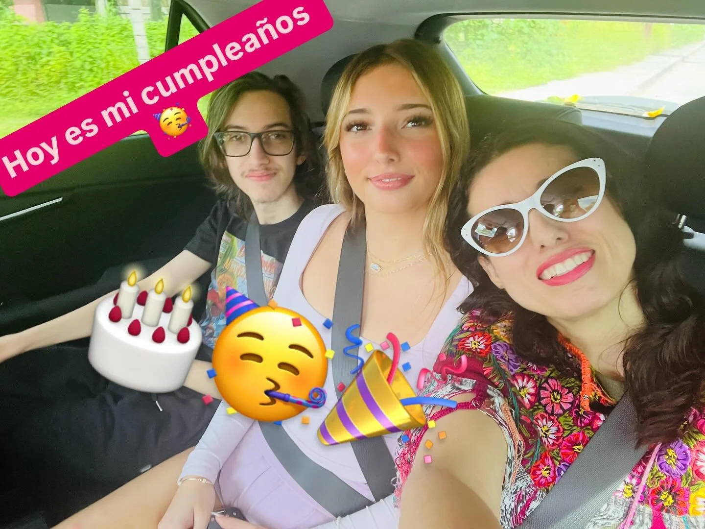 Hoy es mi cumplea&ntilde;os 🎂😃🥳!! Y estoy agradecida con la vida por celebrar un cumplea&ntilde;os m&aacute;s en mi M&eacute;xico 🇲🇽 y con mis familiares y amigos ❤️. Tengo la fortuna de contar con dos comunidades muy queridas en M&eacute;xico y