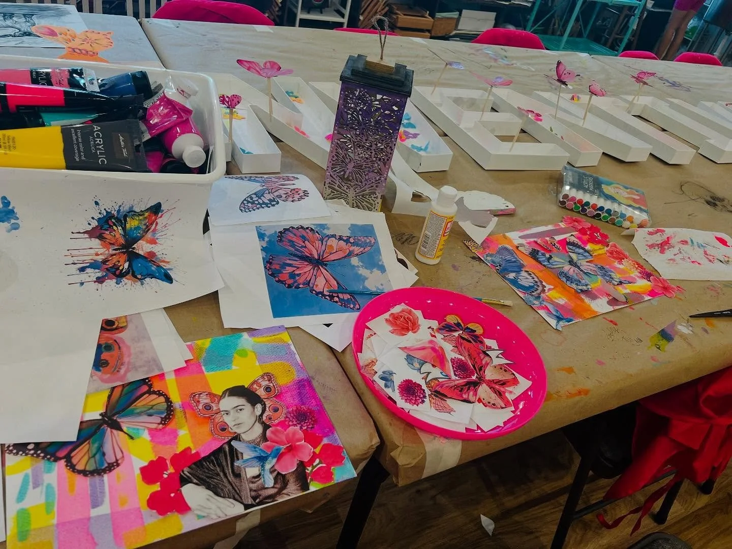 Explorando T&eacute;cnicas Mixtas 🎨🖌️✂️😃

#inventivaworks #tecnicasmixtas #mixedmedia #veronawi #madisonwi