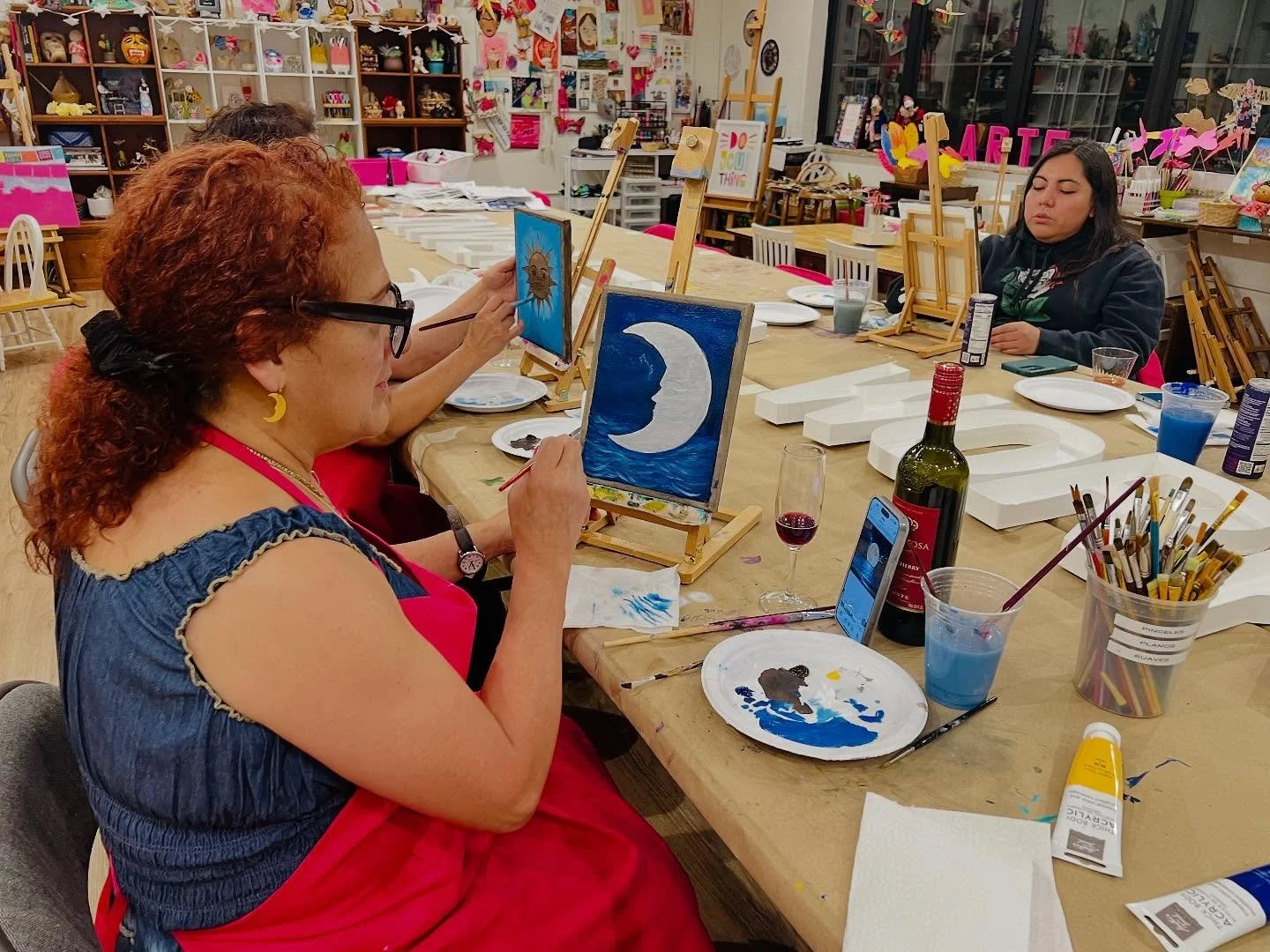 As&iacute; estuvo nuestro Social Painting de la Loter&iacute;a Mexicana 😃🎨🖌️🍹. &iexcl;Me encantaron las creaciones de nuestras participantes! 

A&uacute;n tenemos lugares para nuestro siguiente Social Painting el 26 de Septiembre, aparten sus lug