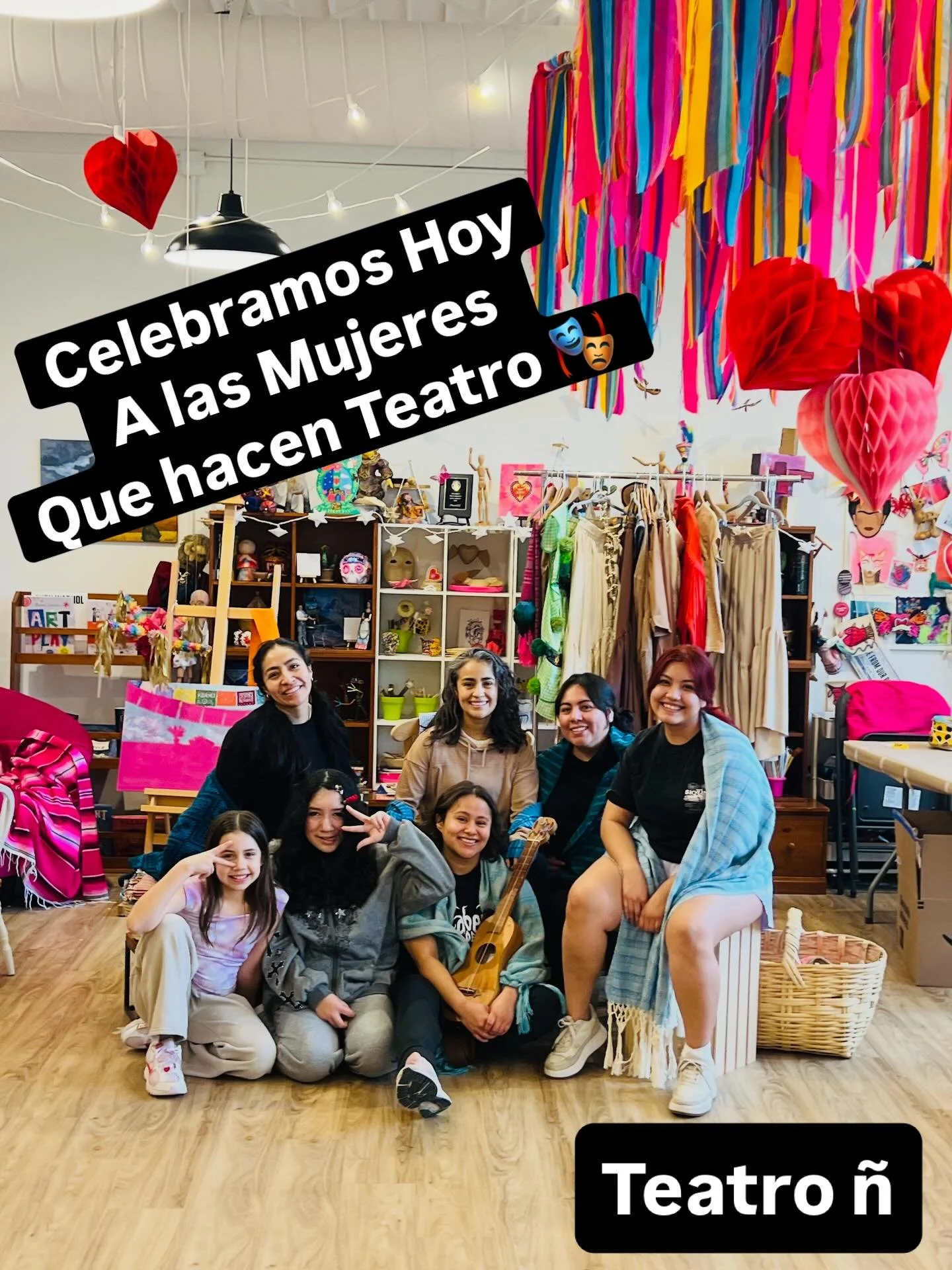 Es un placer trabajar con mujeres creativas, valientes y entusiastas del arte dram&aacute;tico. El talento y entusiasmo de este fabuloso grupo de mujeres hace posible proyectos creativos como la obra de La Isla de los Nahuales. Una puesta en escena d