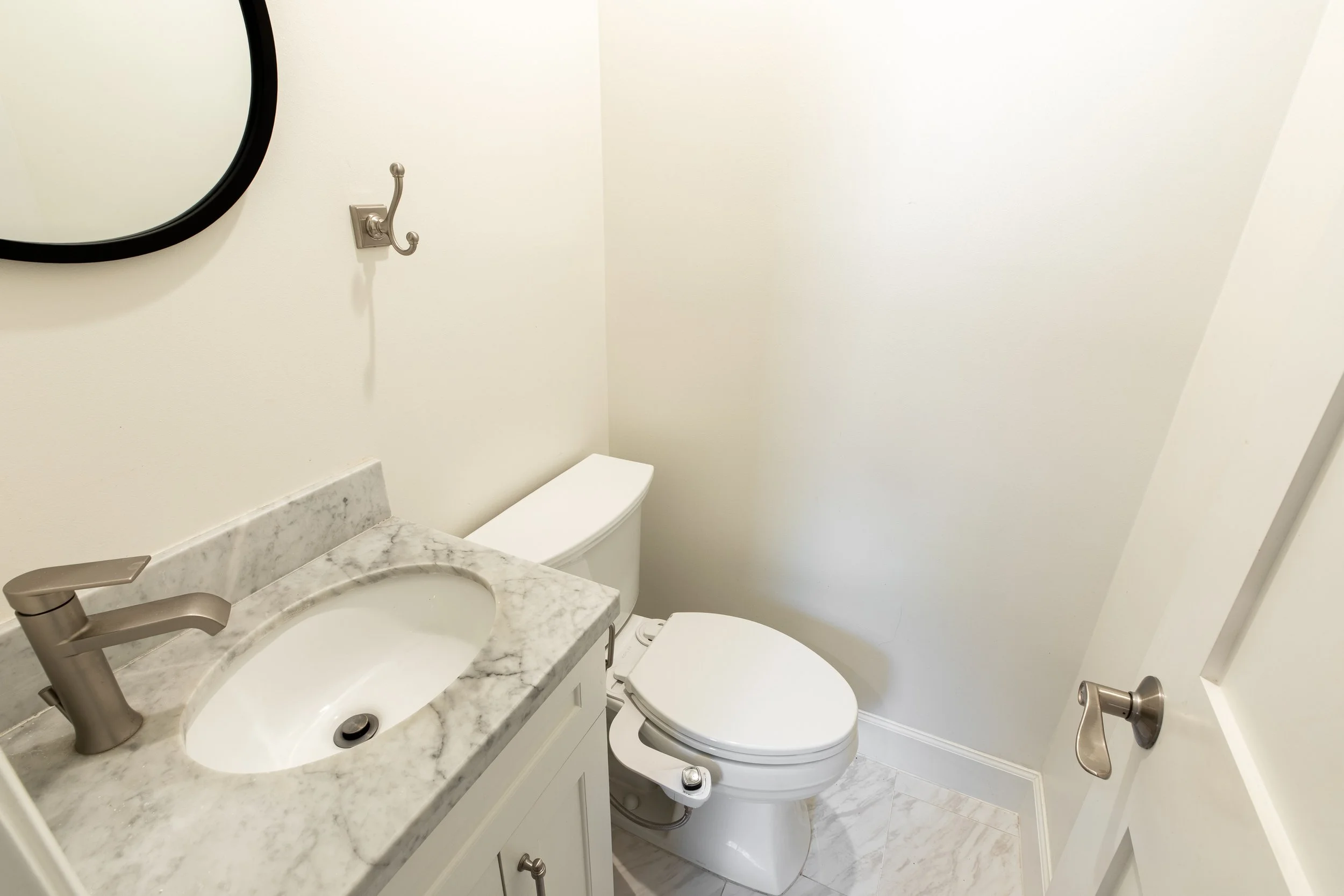 09_905WaxMyrtle_HalfBath_web.jpg