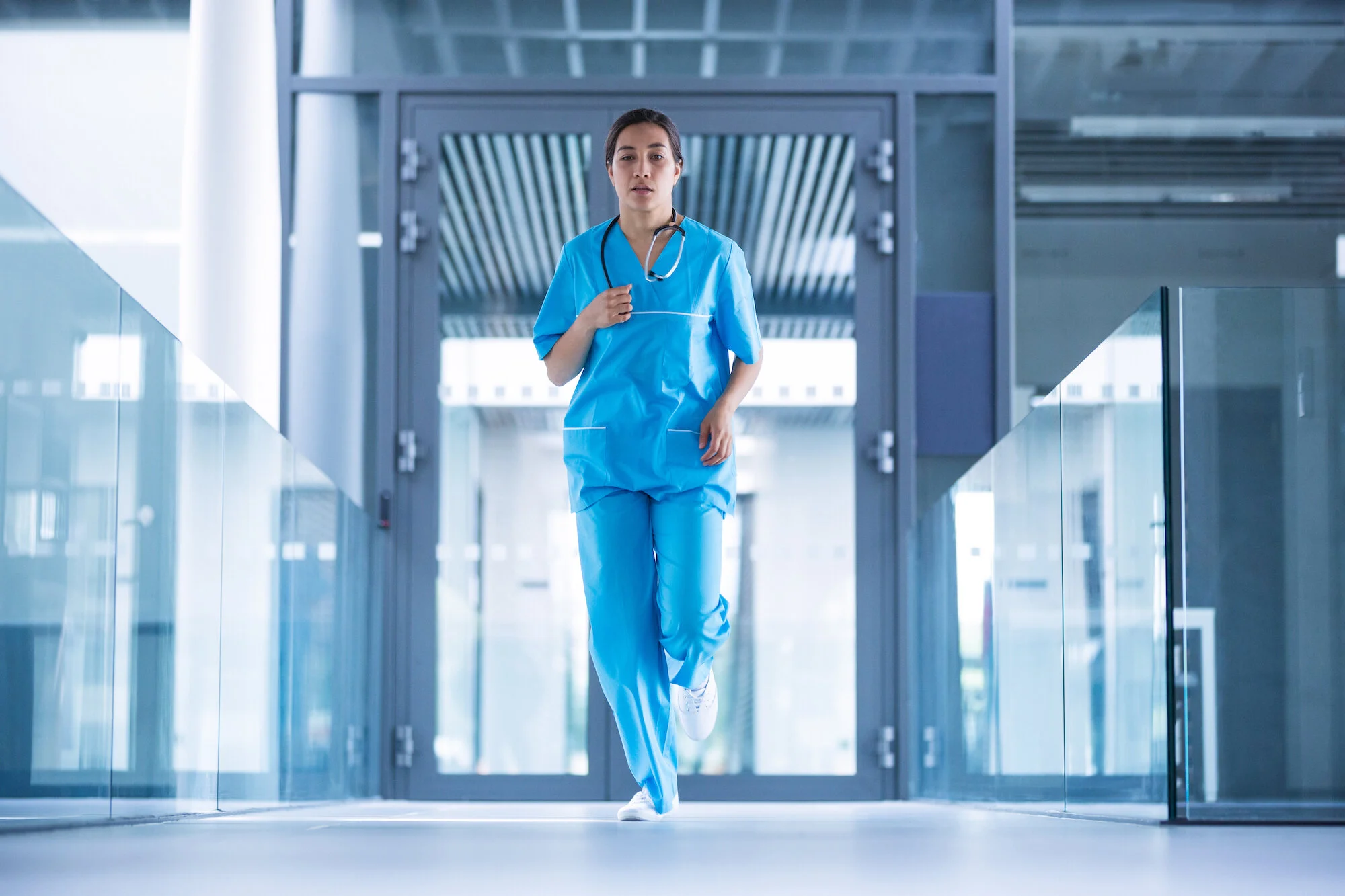 nurse-running-in-hospital-corridor-SHACBV8.jpg