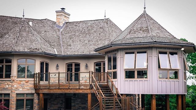 Muskoka Vibes 🔥
_____________________

Jobsite/Project: CountryRetreat
&bull;►
Come and visit our 8000sqft model homes in King City. Open Saturday &amp; Sundays
&bull;►
#kstatcountryretreat
&bull;►
#customhomes #interiordesign #woodworking #bedroom 