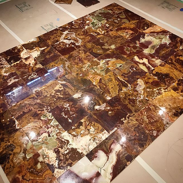 First time using Onyx tile, and we&rsquo;re loving it! Can you guess where we are using this? Here&rsquo;s a hint....🍷 _____________________

Jobsite/Project: kingstationhomes king city
&bull;►
Come and visit our 8000sqft model homes in King City. C