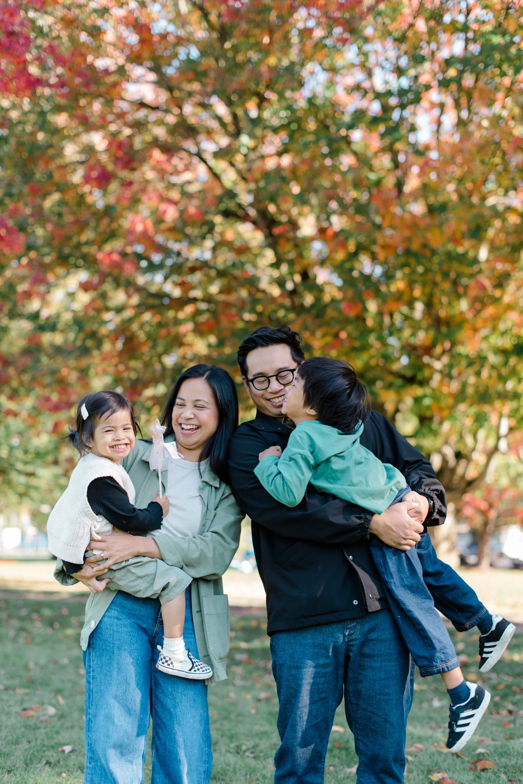jjosuephotography_FallFamilyMini'24_Maureen,ReneJohn,Juno&Gabi_WEB-44.jpg