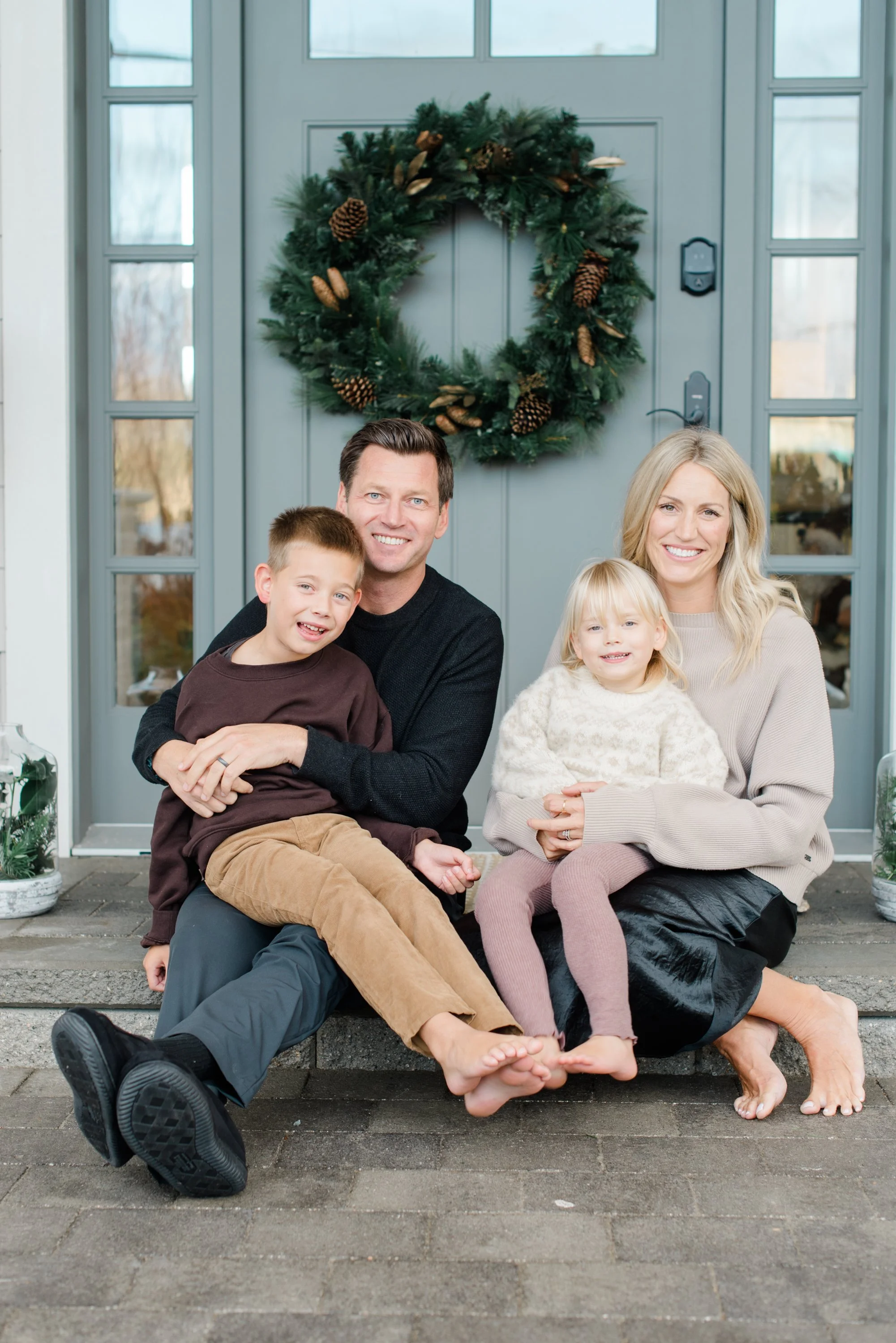 jjosuephotography_AtHomeHolidayMini'25_Brie,Andrew,Bazil&Harlow_WEB-51.jpg