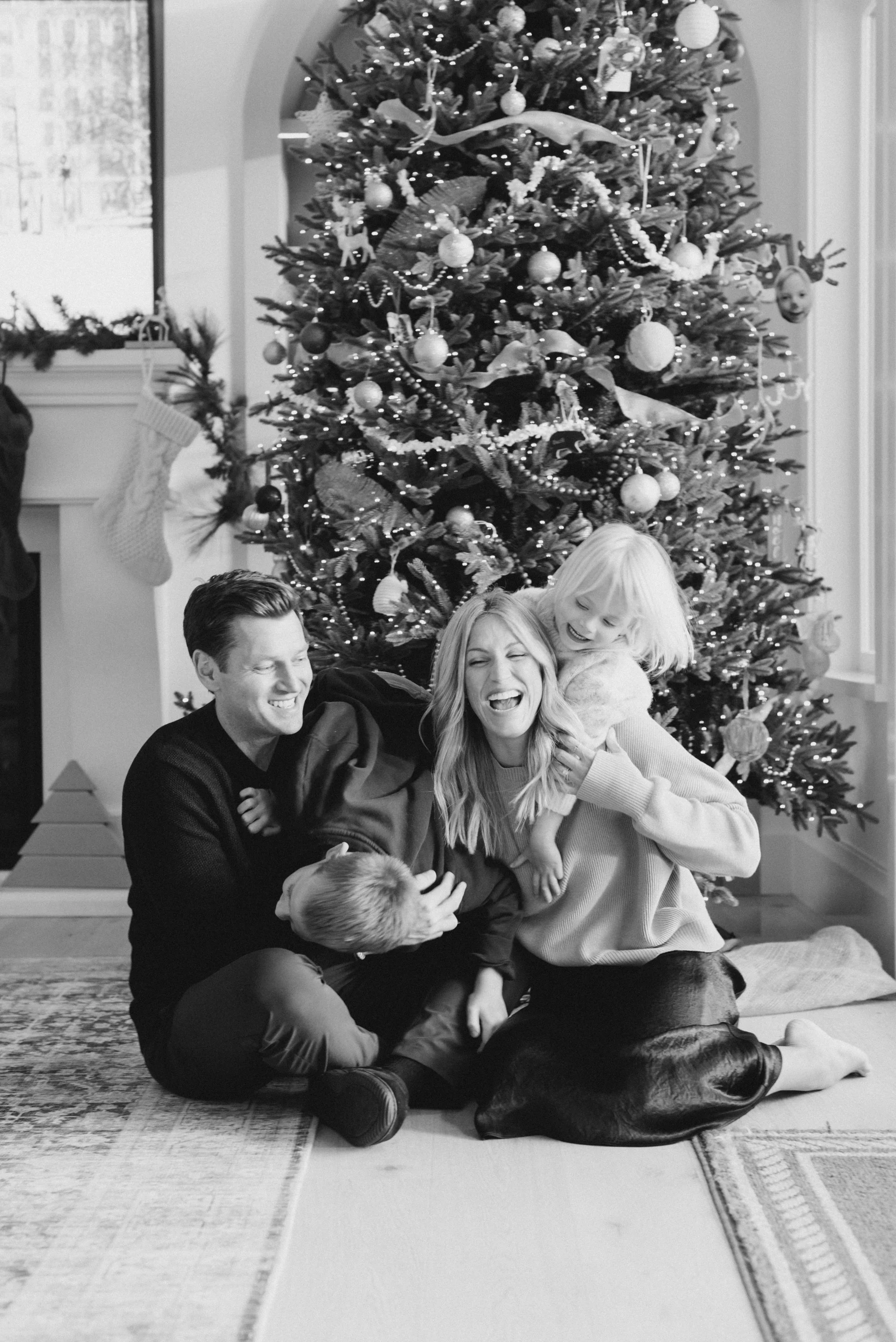 jjosuephotography_AtHomeHolidayMini'25_Brie,Andrew,Bazil&Harlow_WEB-35.jpg