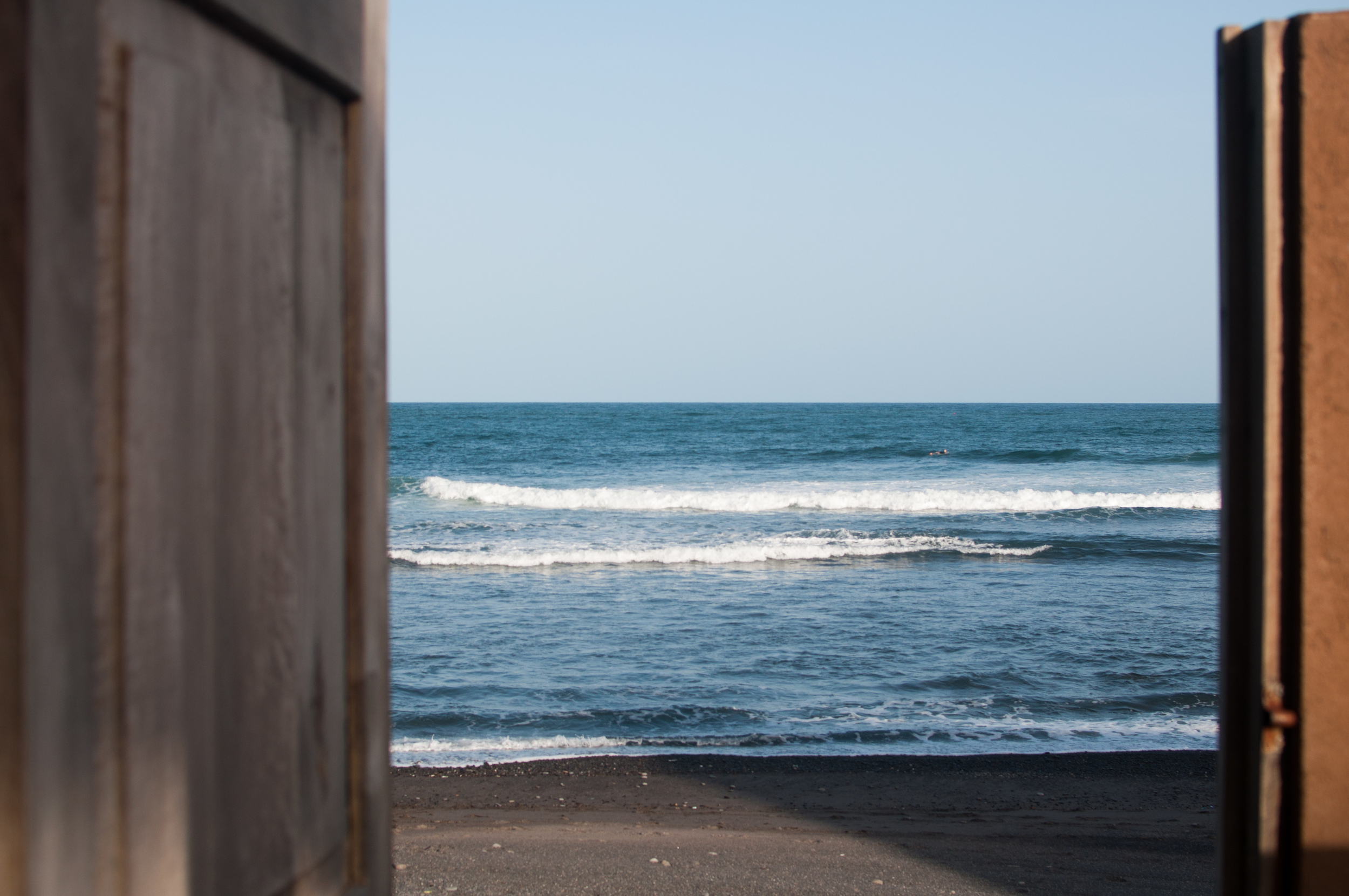 THE GATE TO THE SURF