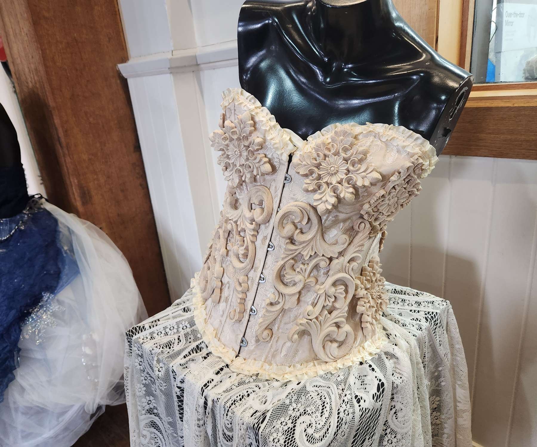 reWiRing tHe mInD For eSSENcES ...