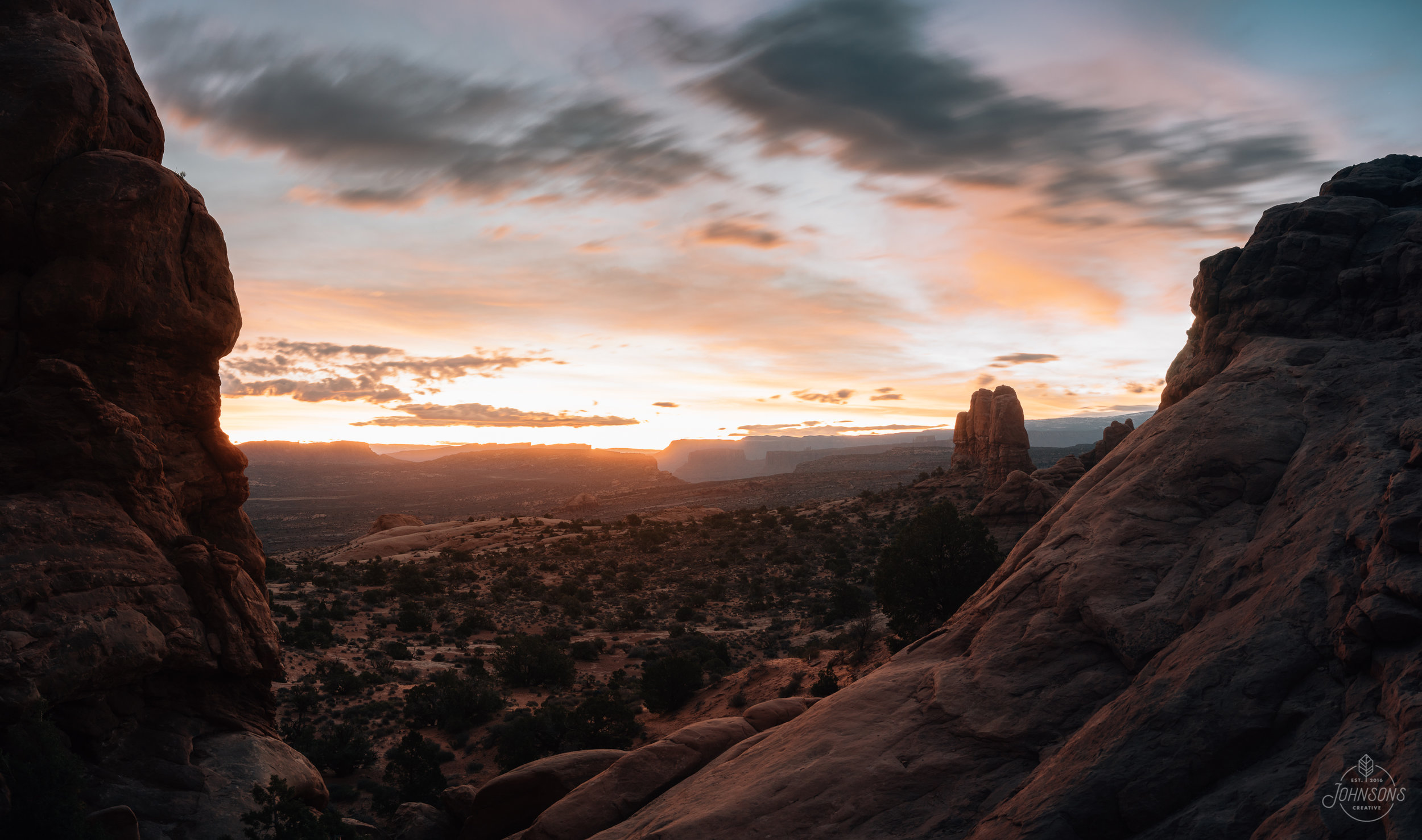  Sony a7rii |&nbsp;35mm 2.8 |&nbsp;f7.1 | 30 sec |&nbsp;ISO 400 | 5 image stitched panoramic     This is looking the opposite direction than the last photo of turret arch. The rock face at the very left is where you climb up to to get the next image'