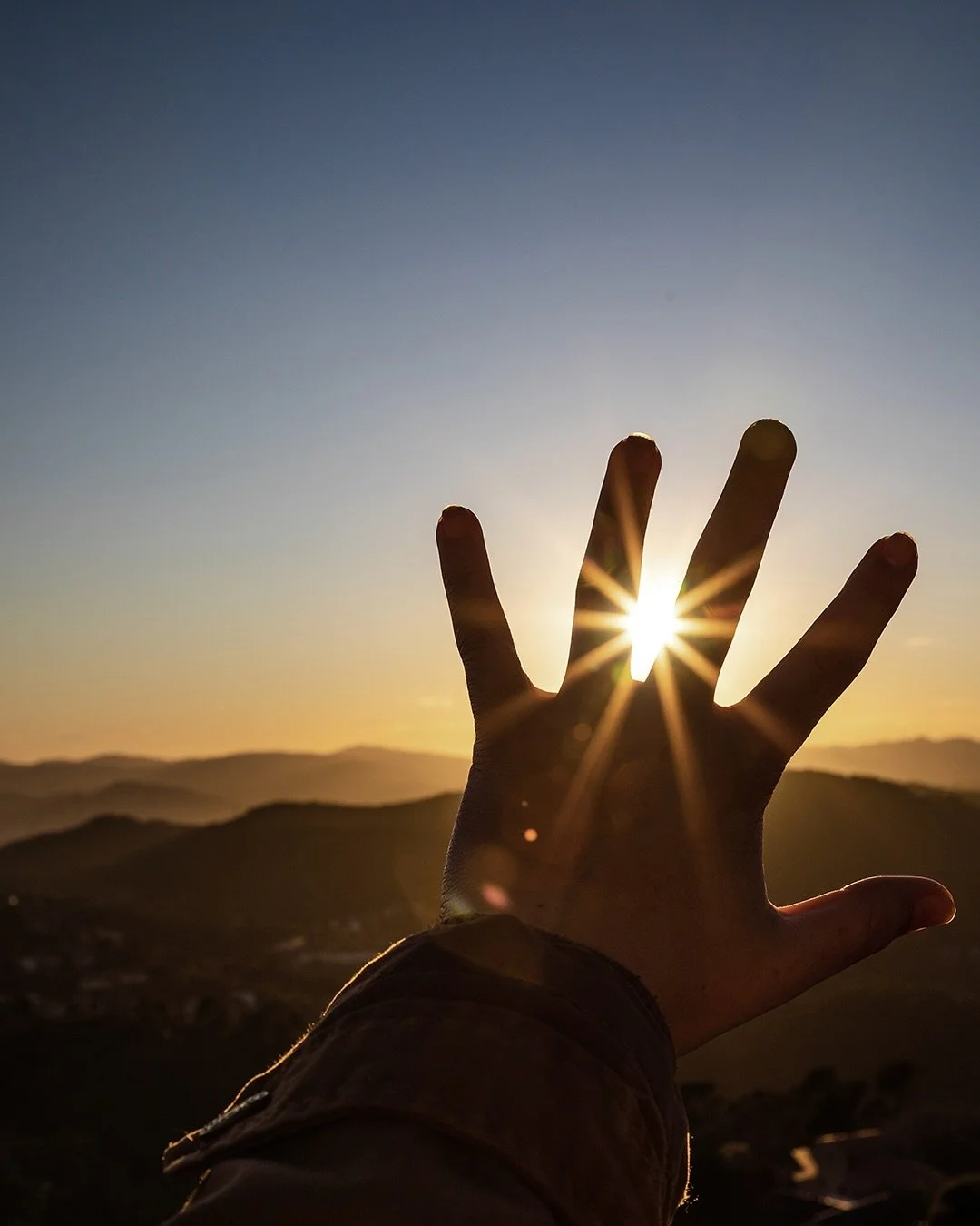 morning stretch unfolds
 warm spine reaching toward sky
 blood hums, body wakes

 Today&rsquo;s Gratitude: flow.
 When we move, stretch, walk, breathe, our bodies remember they are alive, responsive, worth tending.
 What movement brought you back int