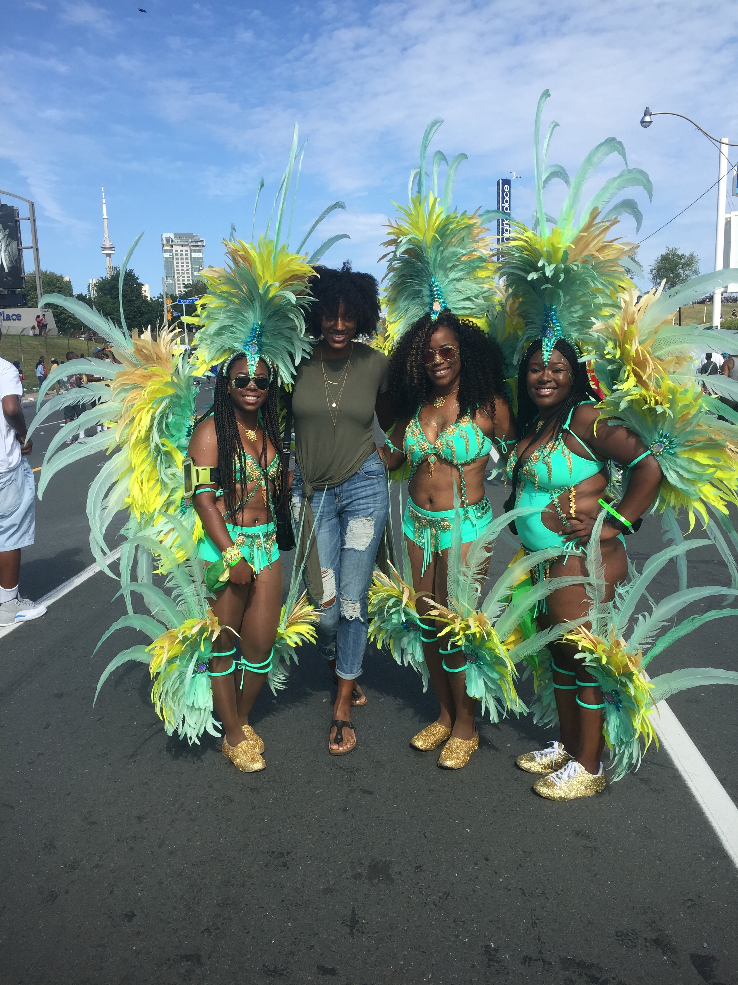 These gorgeous ladies are wearing a beautiful array of green, yellow and gold! And their headpieces are amazing!