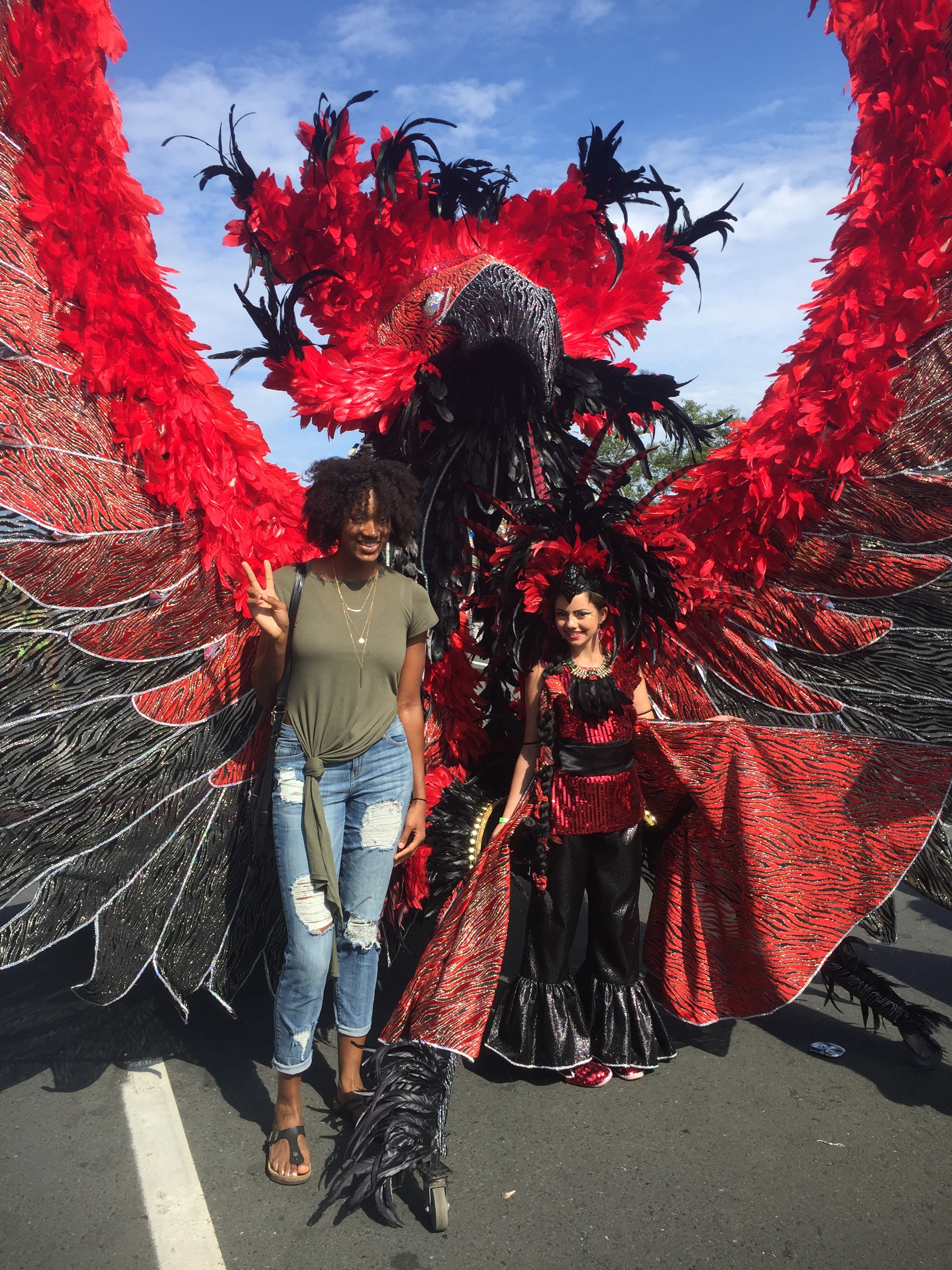 Look at the massiveness of her parade costume, so detailed and intense! Just Fabulous!