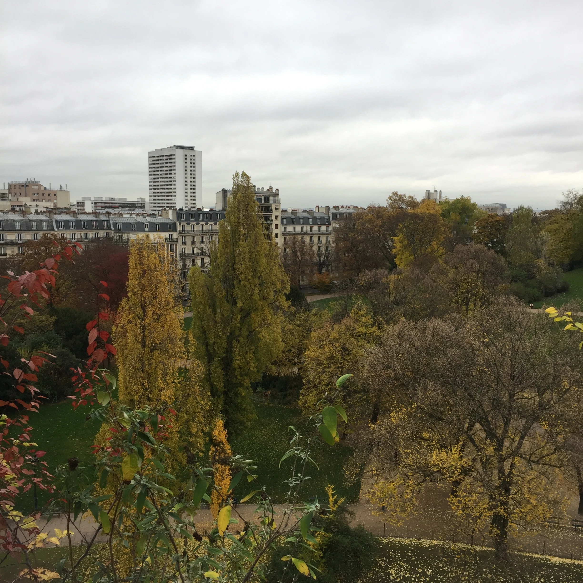 Another thing that I LOVE about Paris, the effortless mix of nature and concrete. You are surrounded by constant greenery almost everywhere you go, no matter how far you venture into the city.