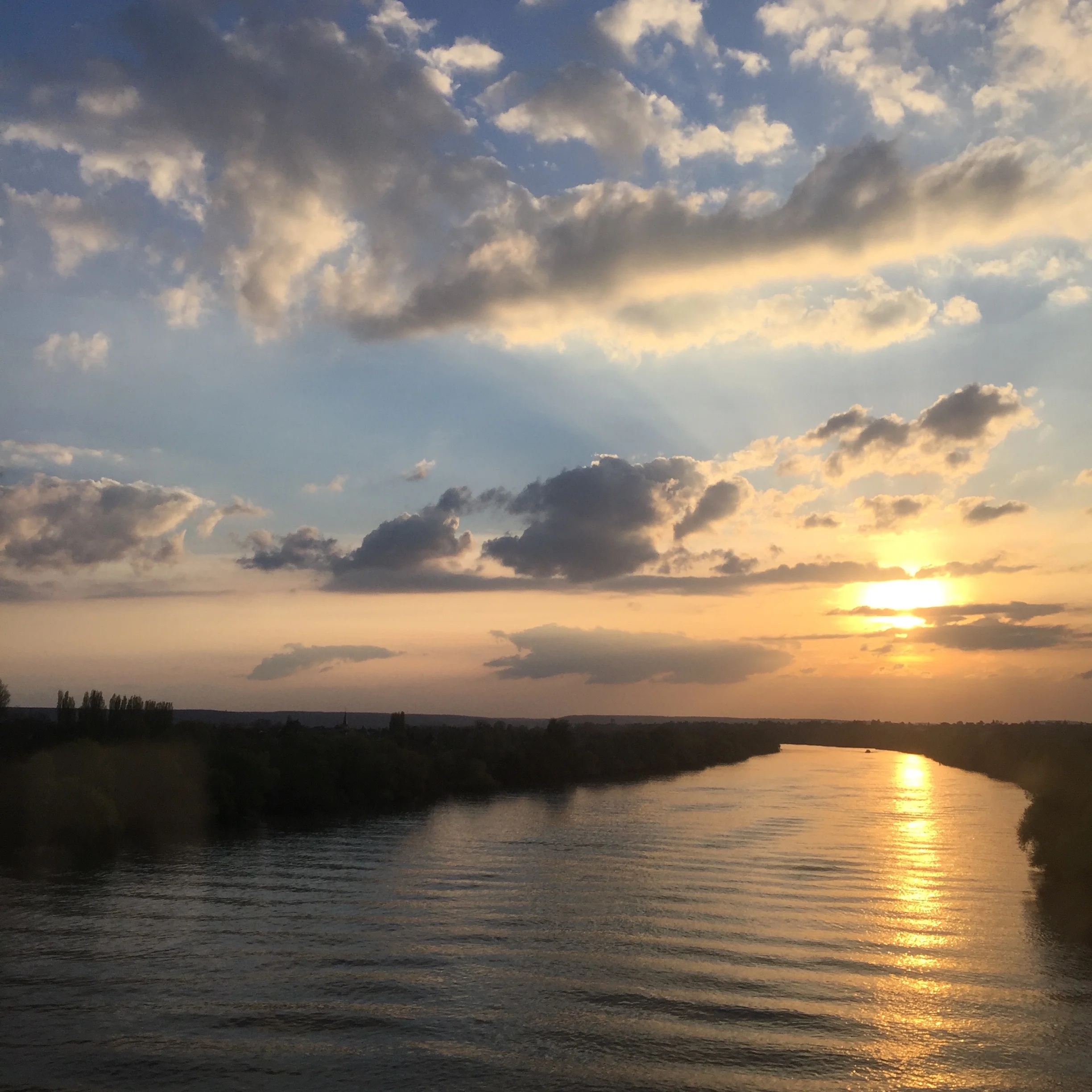 Perfect end to a perfect day, views on the bus ride back to Paris.